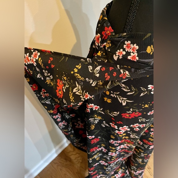 Forever 21 Sz large, floral flowy pants - Picture 3 of 4